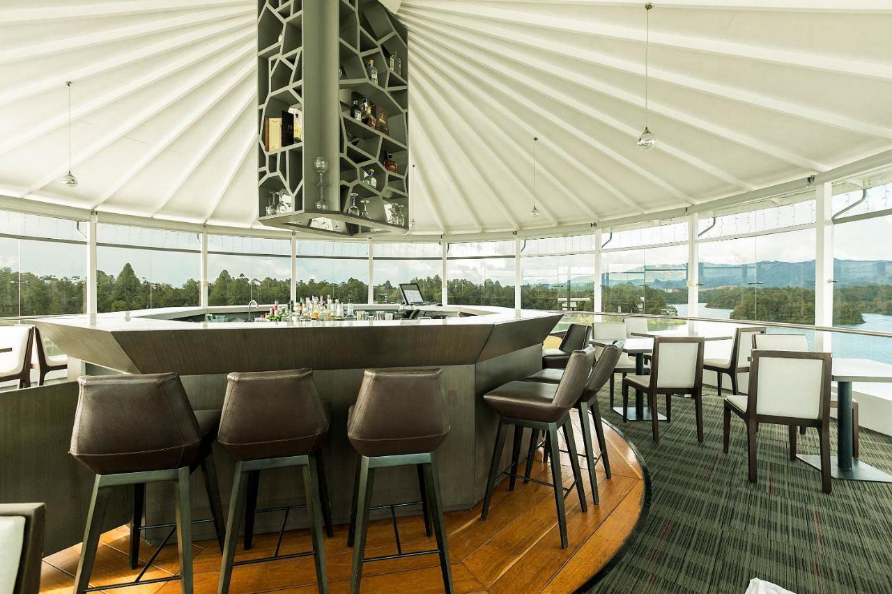 Hotel Los Recuerdos Guatapé エクステリア 写真 The bar on the top deck of the ship