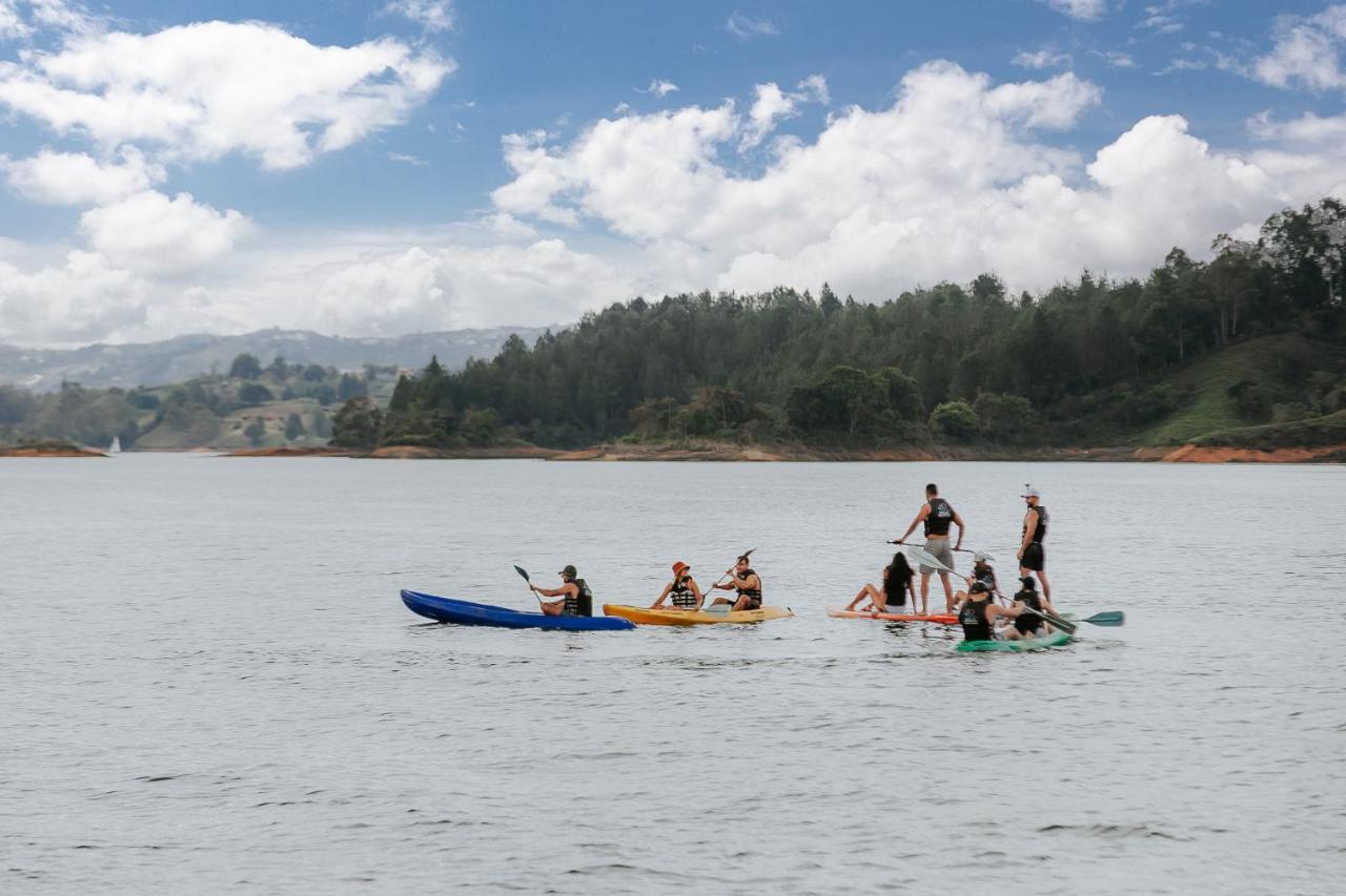Hotel Los Recuerdos Guatapé エクステリア 写真 Kayaking at Honnemaradu