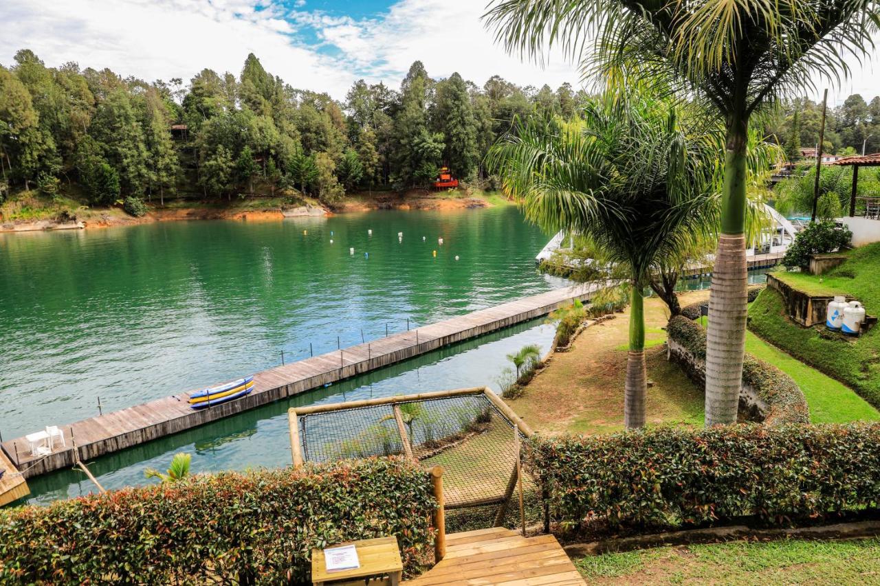 Hotel Los Recuerdos Guatapé エクステリア 写真 The Blue Lake