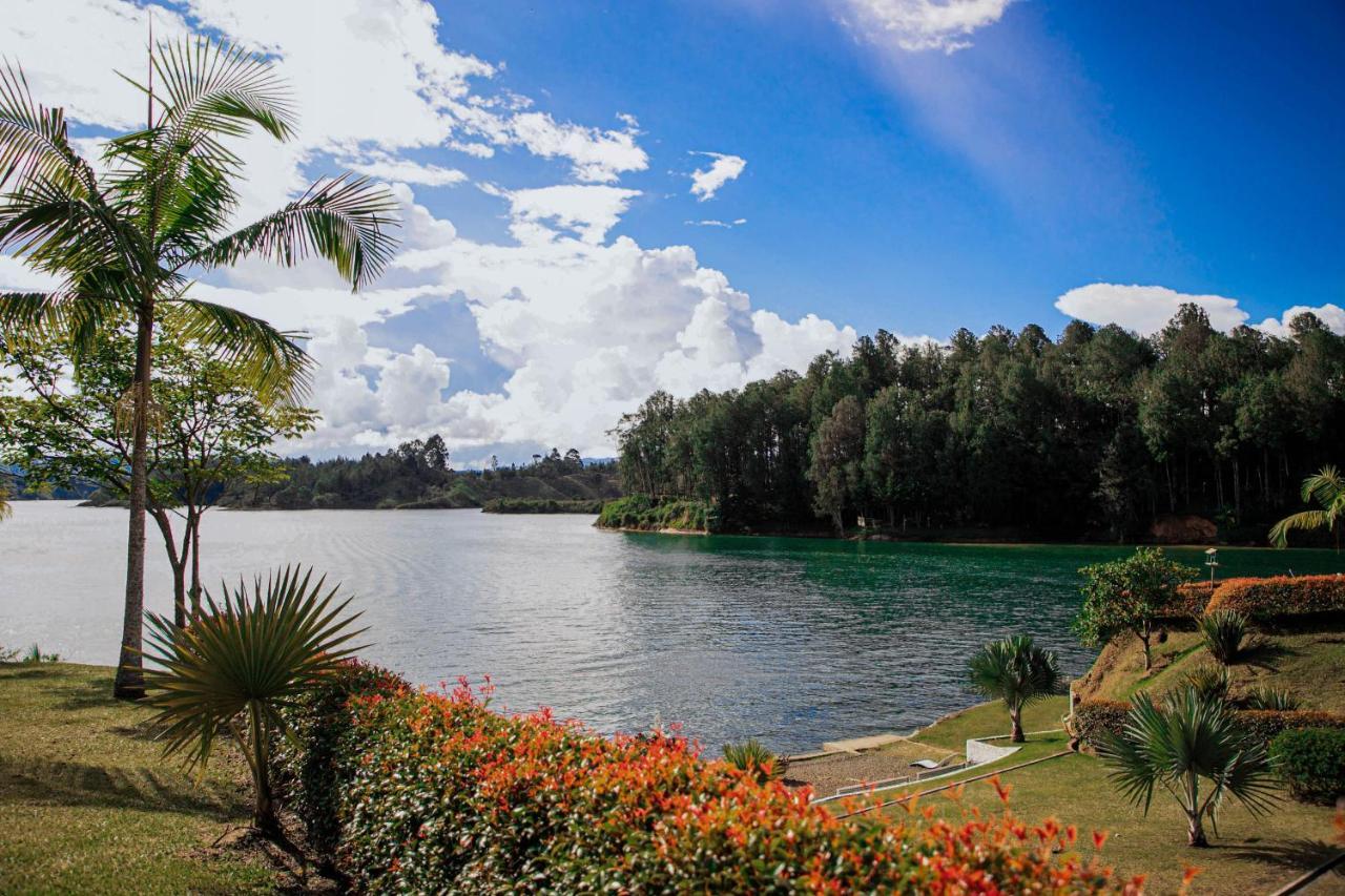 Hotel Los Recuerdos Guatapé エクステリア 写真 View of the lake