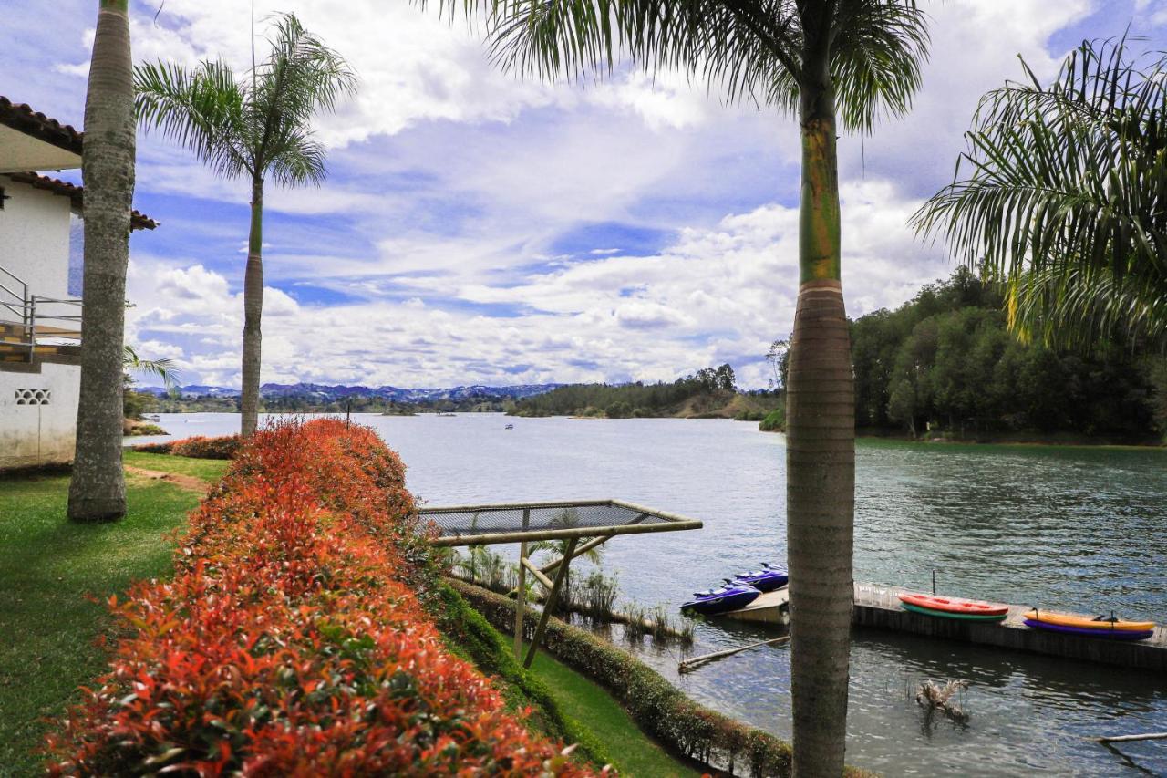 Hotel Los Recuerdos Guatapé エクステリア 写真 View of the lake