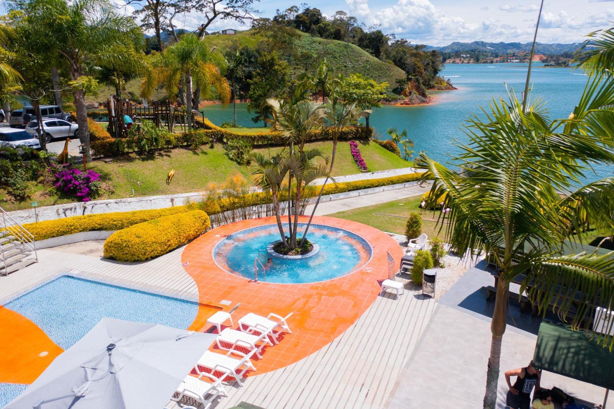Hotel Los Recuerdos Guatapé エクステリア 写真 View of the resort