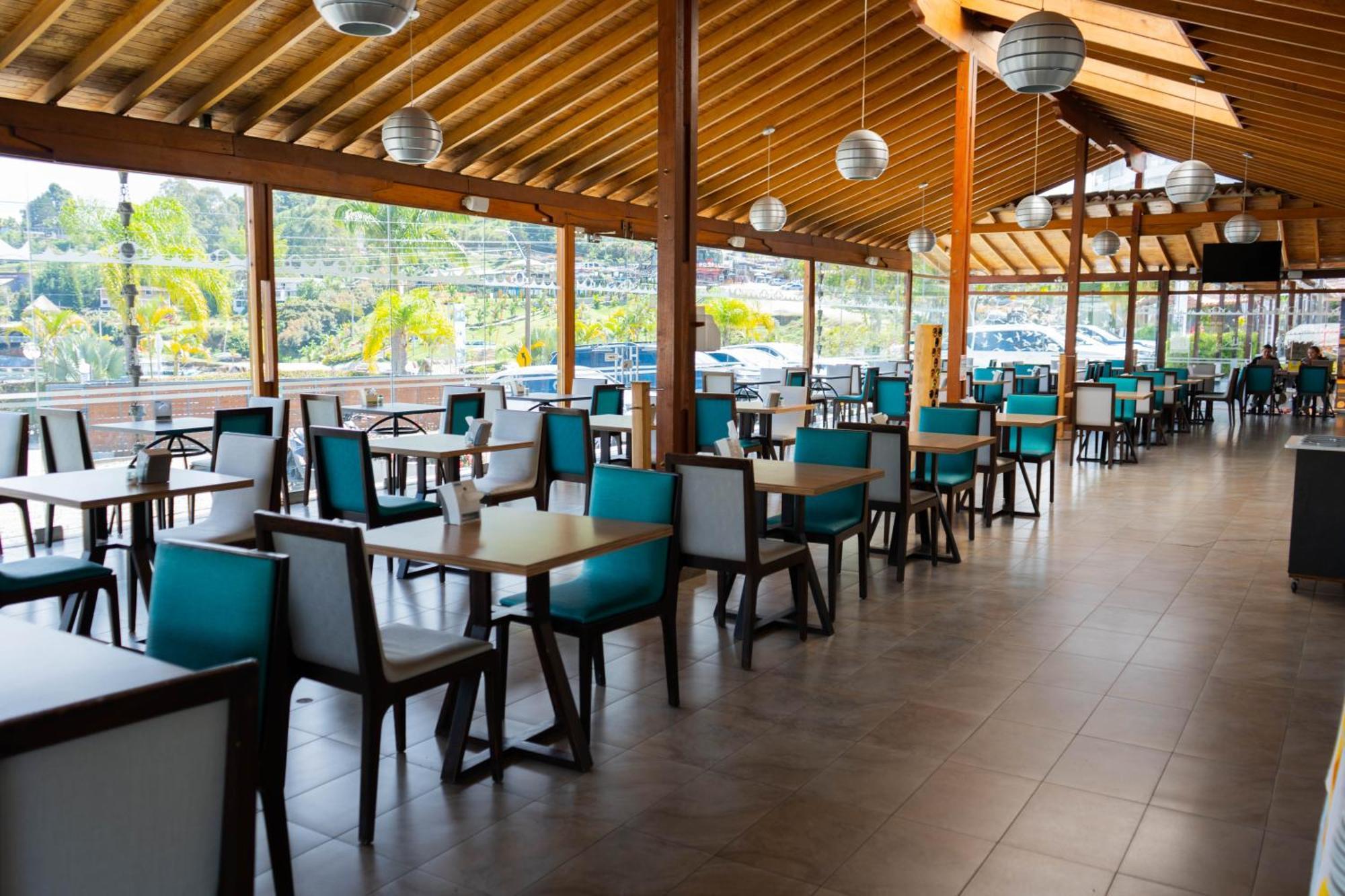 Hotel Los Recuerdos Guatapé エクステリア 写真 Restaurant at the airport