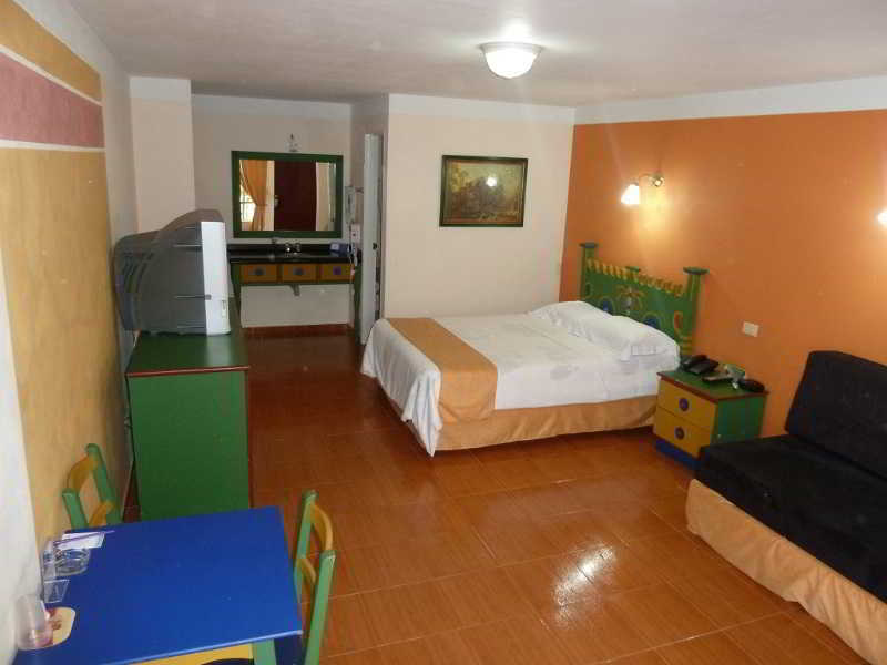 Hotel Los Recuerdos Guatapé エクステリア 写真 A room at the hotel